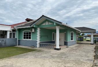 Hanif Homestay has Balcony rooms