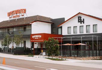 Quality Hotel Bayswater has Balcony rooms