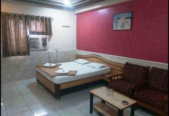 Poonam Lodging & Boarding has Balcony rooms