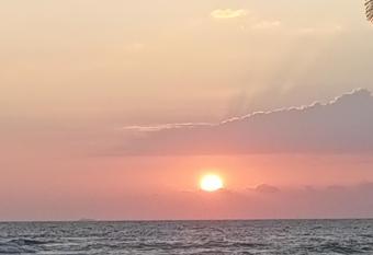 Rainbow Surf Beach has Balcony rooms