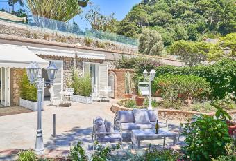 To Be Capri Sea view Rooms allows 18 year olds to book a room