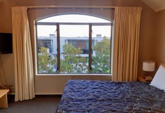 Apartment Fourteen has rooms with a private hot tub