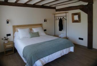 F  brica de Harinas La Gloria allows 18 year olds to book a room