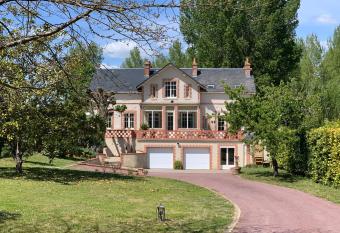 La Grenouill  re - Chambre d h  tes de charme has Balcony rooms