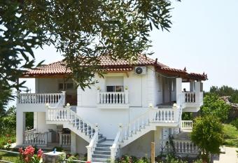 Helen Apartments has Balcony rooms