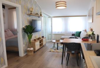 Apartman Mila 21 allows 18 year olds to book a room