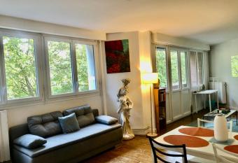 Gare Matabiau Toulouse agr  able appartement au bord du canal allows 18 year olds to book a room