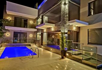 LUXSUITES allows 18 year olds to book a room