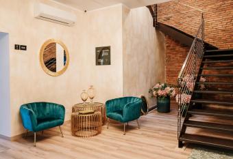 Casa Gallo allows 18 year olds to book a room