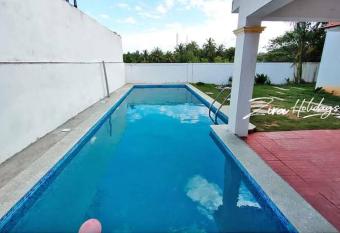 ECR Holiday has Smoking/Balcony rooms