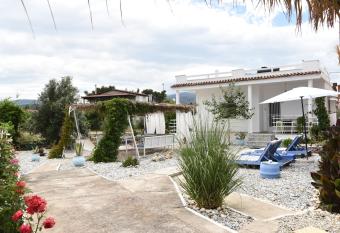 Los Almyros has Balcony rooms