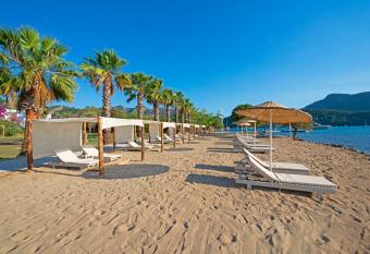 Chillos Beach has Balcony rooms