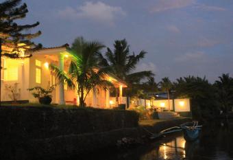 Villa Harbour View has Balcony rooms