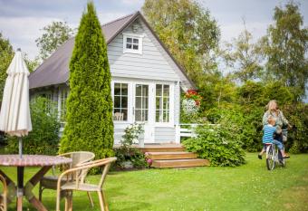 V  striku Holiday Home has Balcony rooms