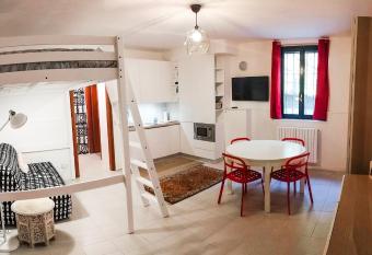 Il Rifugio di Diana allows 18 year olds to book a room