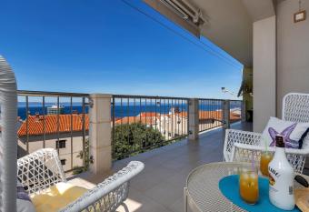 Apartment Oblutak has Balcony rooms