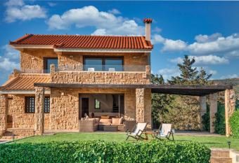 Sounio Beachfront Villa has Balcony rooms