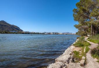 Villa Tamarells has Balcony rooms