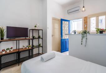 Simba Studio in Larnaca w/ Terrace allows 18 year olds to book a room