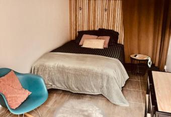 Chambre La madeleine has Balcony rooms