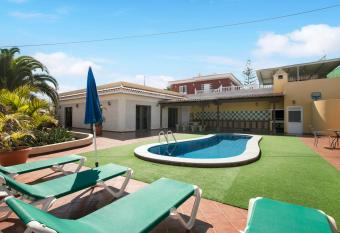 Villa Tazana has Balcony rooms