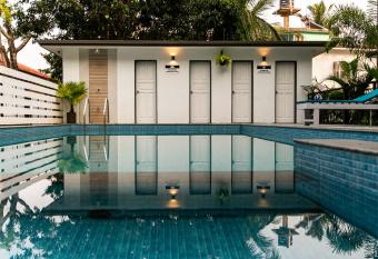 Aloha Holiday Resort allows 18 year olds to book a room