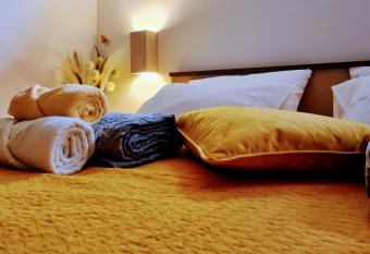 Happy Sparrow has Balcony rooms