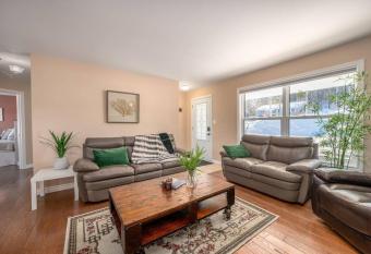 Shred Shed I Sled In & Sled Out I Patio & BBQ I TV allows 18 year olds to book a room