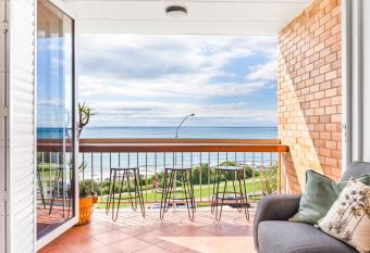 Stunning Views at Alex Heads, 2 BR Stylish Apt allows 18 year olds to book a room