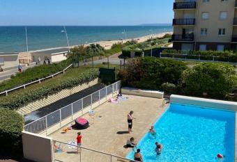 Appartement 3 pi  ces, vue sur mer piscine tennis proche thalasso has Balcony rooms