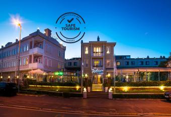 Radisson Hotel Istanbul Sultanahmet allows 18 year olds to book a room