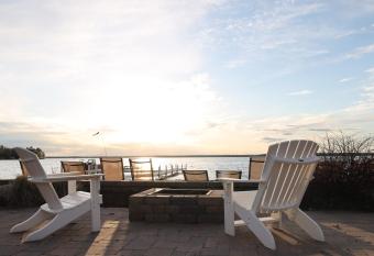 Bay Colony 766 - lower allows 18 year olds to book a room