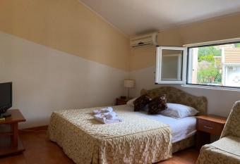 Guest House Elena has Balcony rooms