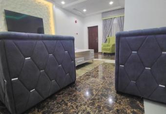 2 Luxurious bedroom Apartment allows 18 year olds to book a room