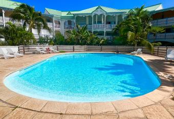 Nice 1 bed-room Apartment at Port Caraibes , Anse Marcel allows 18 year olds to book a room