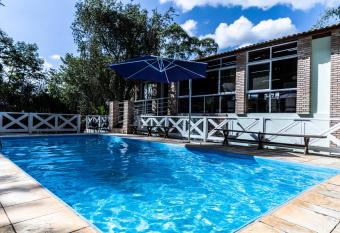 Ch  cara 8 su  tes Piscina Churrasqueira 40min de SP allows 18 year olds to book a room