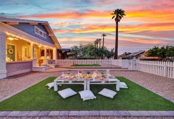 Phoenix Flower House allows 18 year olds to book a room