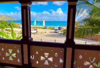 5 bed-rooms Front-Beach apartment at Orient Beach allows 18 year olds to book a room