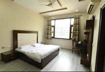 The Sanidhya Cottage has Balcony rooms