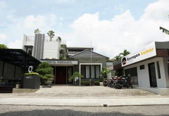 Djuragan Kamar Griya Permata has Balcony rooms