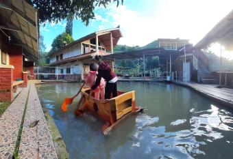 Villa Ayam Jago Ciwidey, Villa di Ciwidey has Balcony rooms