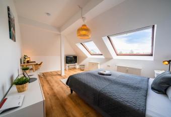 STYLE-Apartment I Klimaanlage I WLAN I K  che I Smart-TV allows 18 year olds to book a room