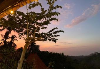 Villa Kepuh has Balcony rooms