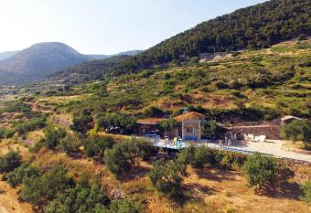 Robinson Corto Maltese has Balcony rooms