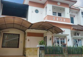 Djuragan Kamar Gemilang has Balcony rooms