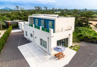 Made in Woljeongri Guesthouse Pension has Balcony rooms