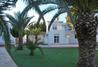 Flisvos Beach Apartments has Balcony rooms