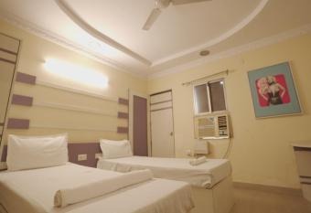 Hari Dham Guest House By WB Inn allows 18 year olds to book a room