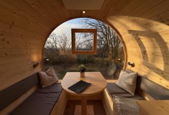   bernachten im Weinfass allows 18 year olds to book a room