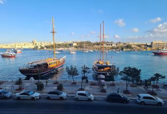 Spacious Seafront APT next to Sliema-Valeta ferry allows 18 year olds to book a room